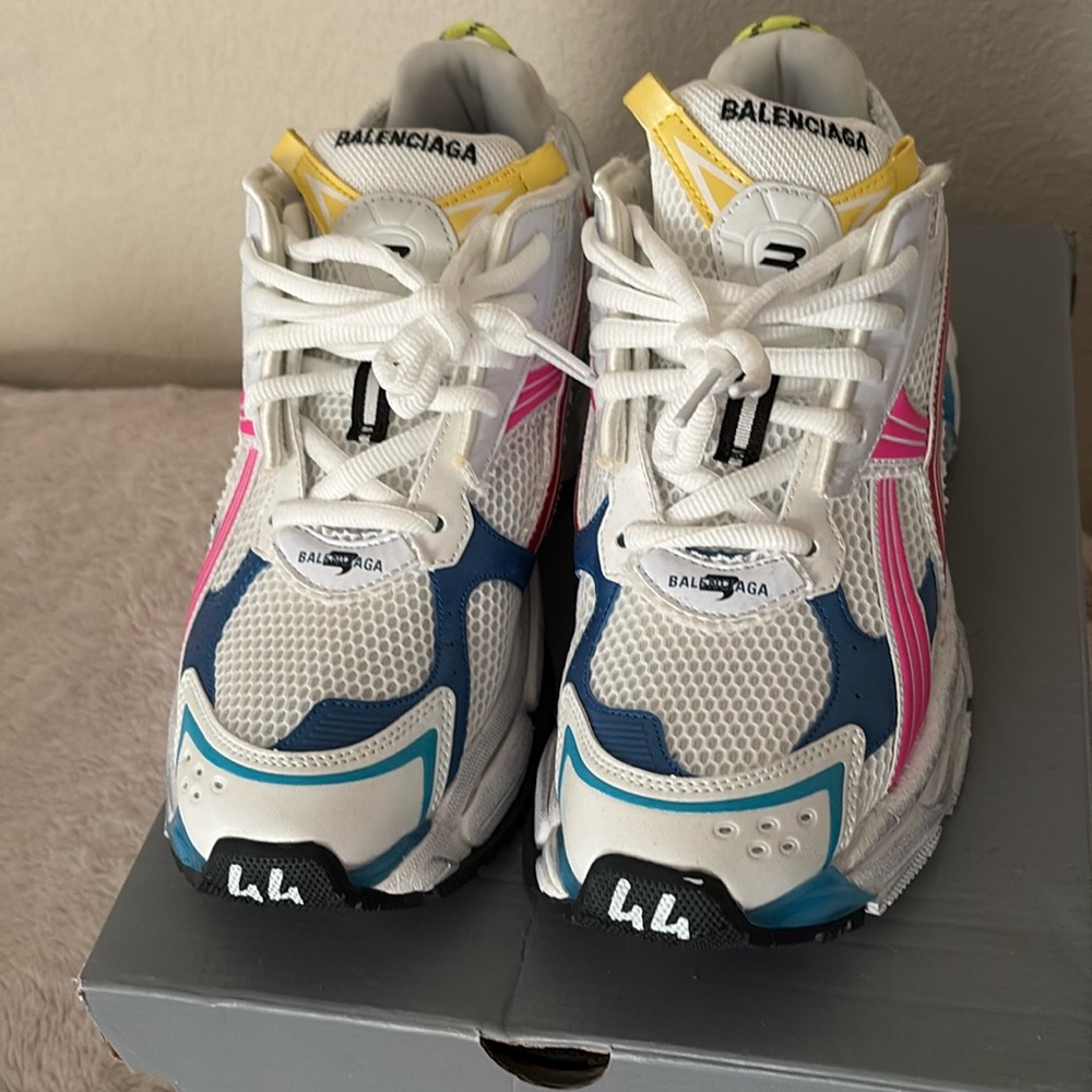 They are designer fashion shoe (balenciaga) are very comfy